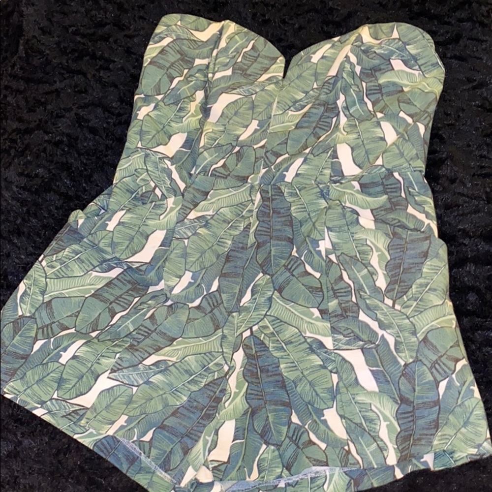 🌿Leaf printed Romper🌿